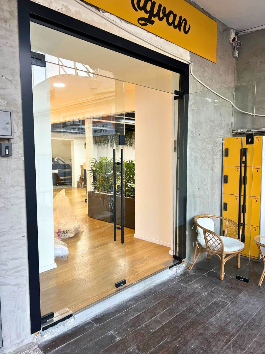 דלתות זכוכית